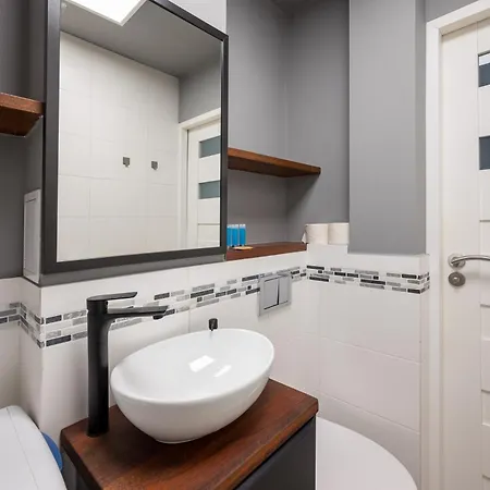 Solec Powisle Pleasant Apartment Warsaw